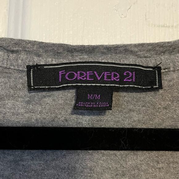 Forever 21 Embellished Graphic Face Tee - Size M - Picture 4 of 8